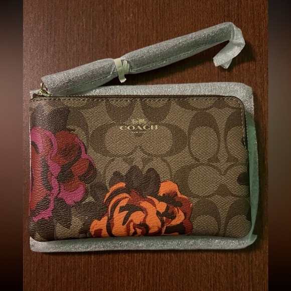 π COACH NOTEBOOK IN SIGNATURE CANVAS WITH JUMBO FLORAL PRINT & WRISTLET π NWT π - Picture 7 of 16